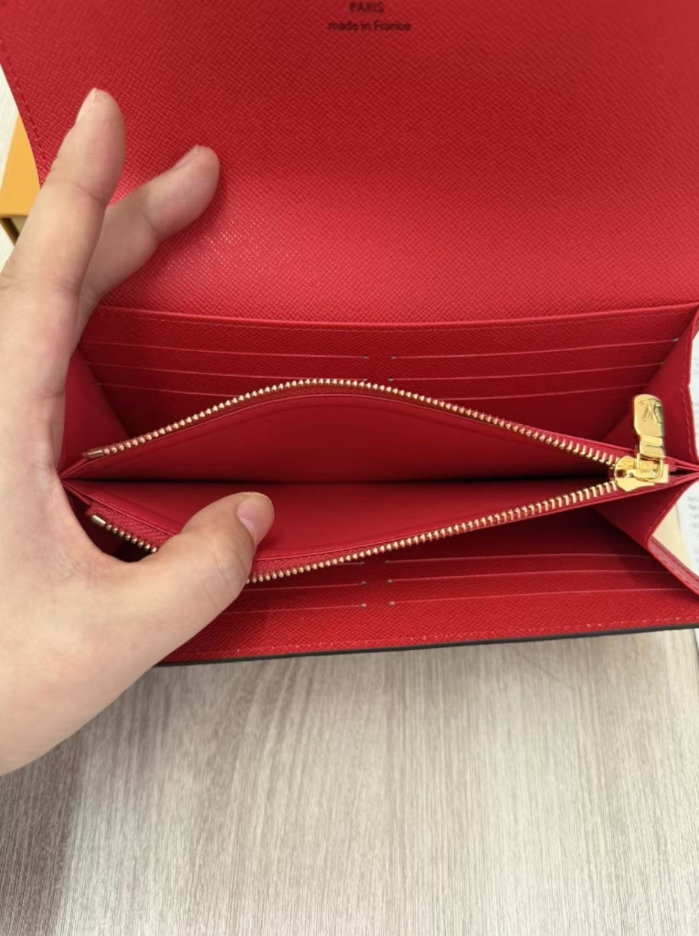 Louis Vuitton Sarah Wallet - Picture 16 of 16